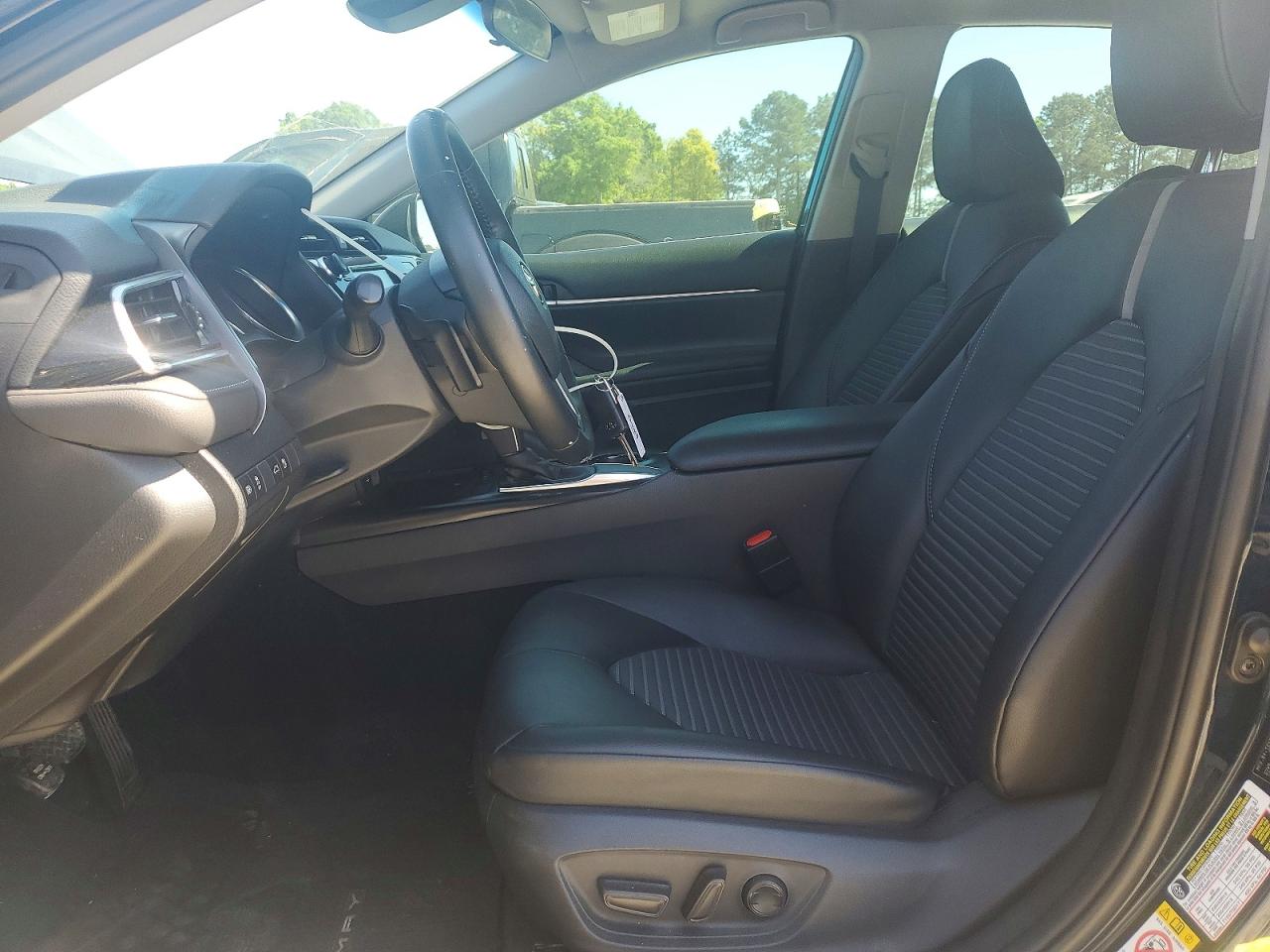 2018 TOYOTA CAMRY SE photo 19