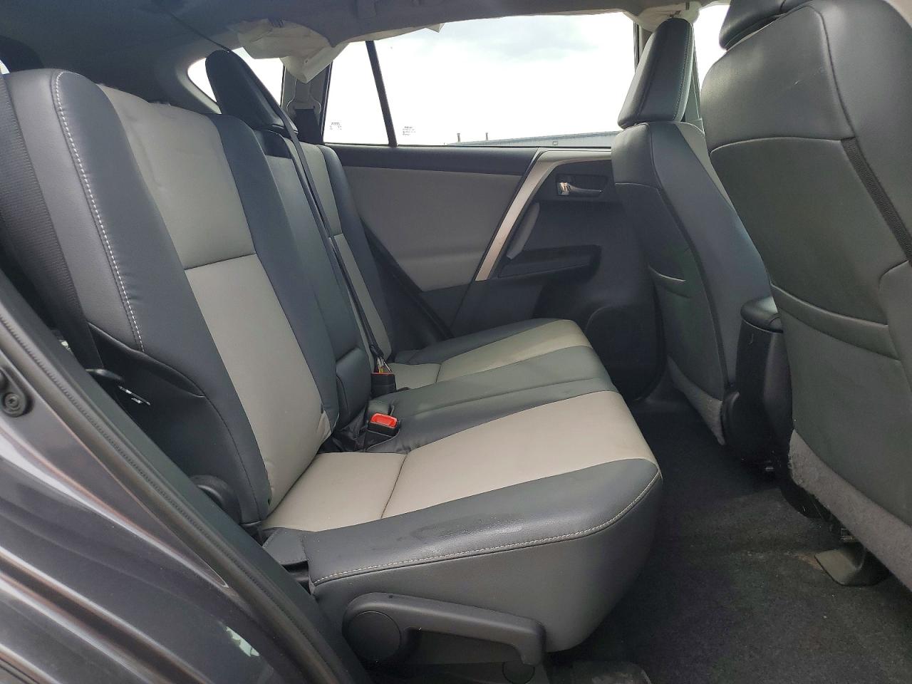 2015 TOYOTA RAV4 LIMITED photo 31