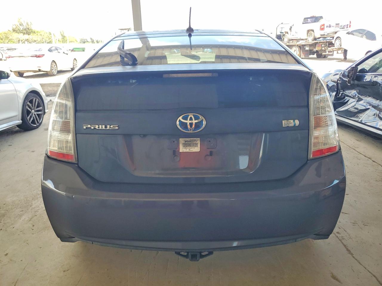 2010 TOYOTA PRIUS III photo 11