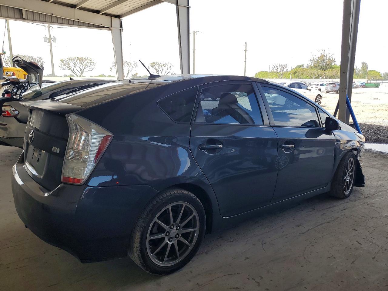 2010 TOYOTA PRIUS III photo 5