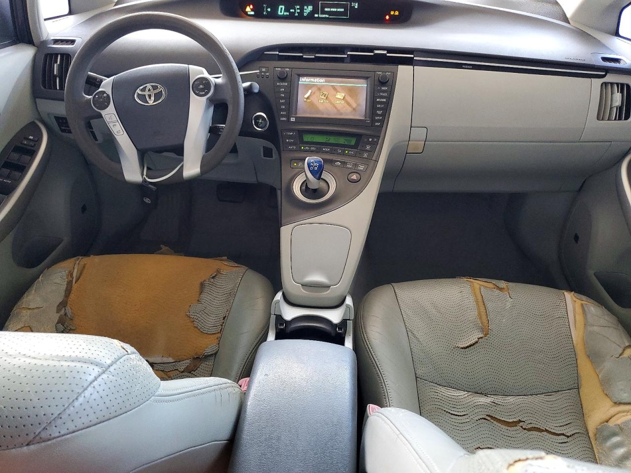 2010 TOYOTA PRIUS III photo 15