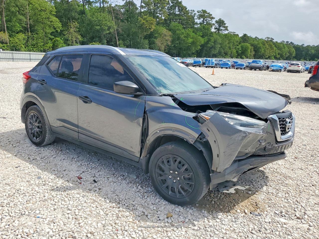 2019 NISSAN KICKS S photo 4