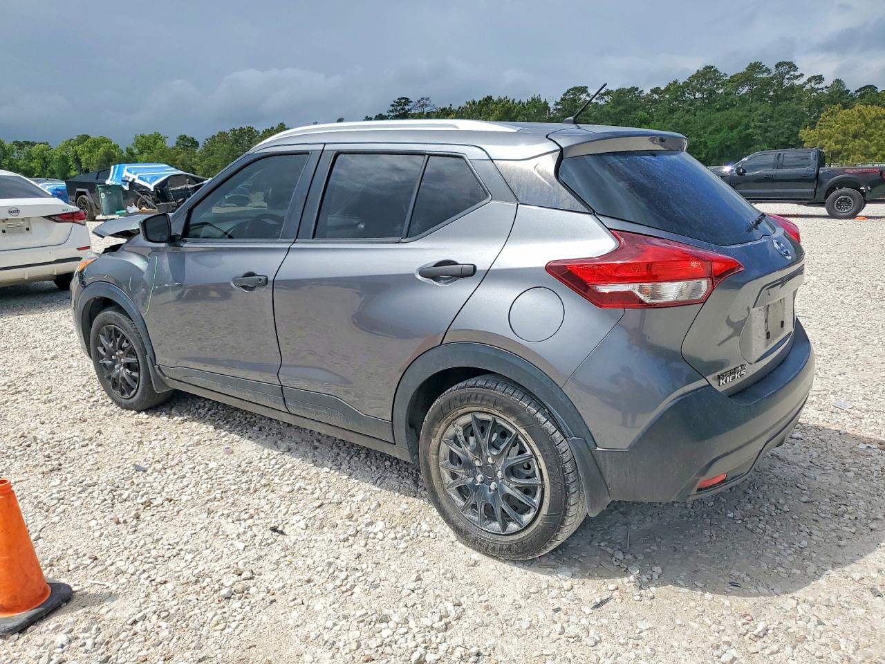 2019 NISSAN KICKS S photo 2