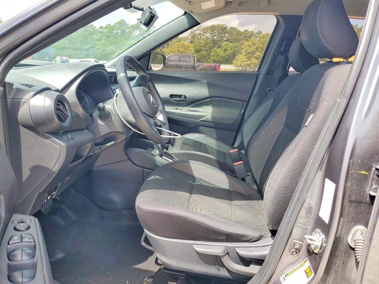 2019 NISSAN KICKS S photo 7