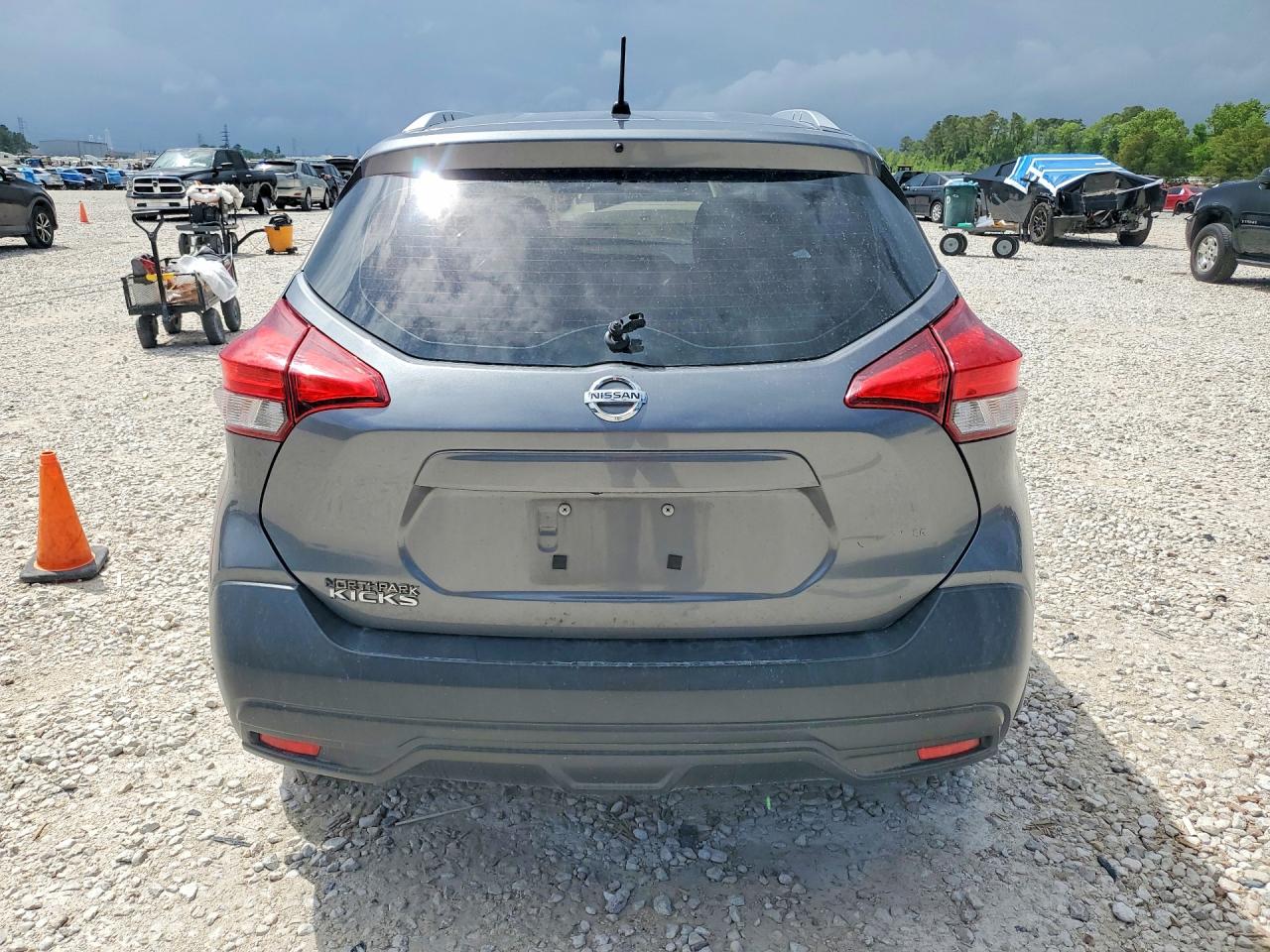 2019 NISSAN KICKS S photo 6