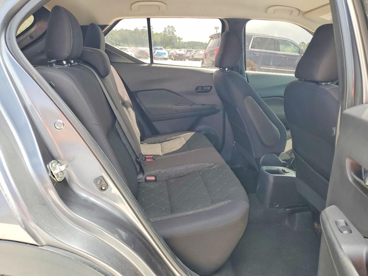 2019 NISSAN KICKS S photo 10