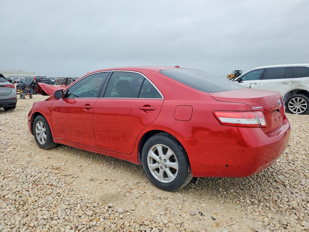 2011 TOYOTA CAMRY photo 4