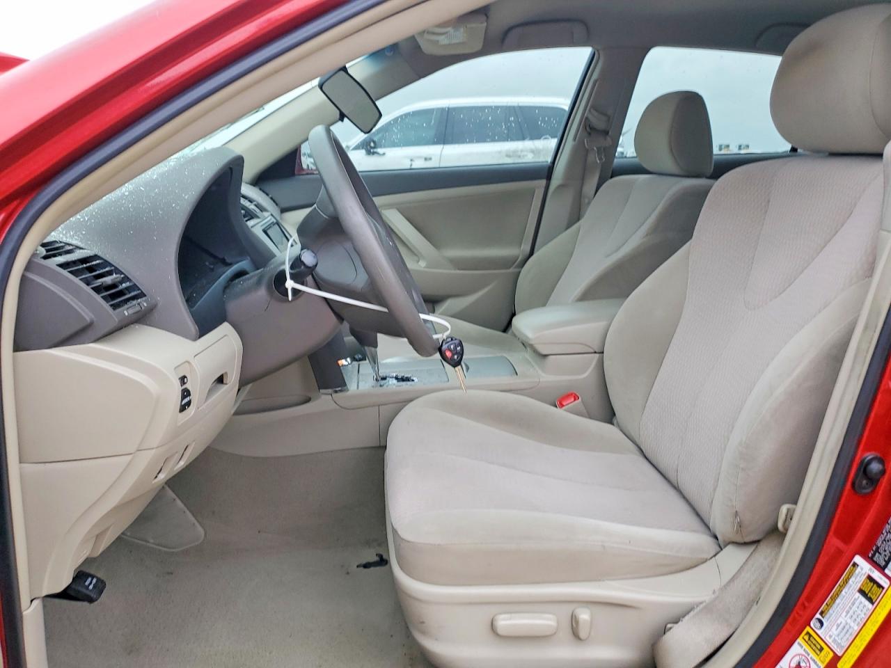 2011 TOYOTA CAMRY photo 19