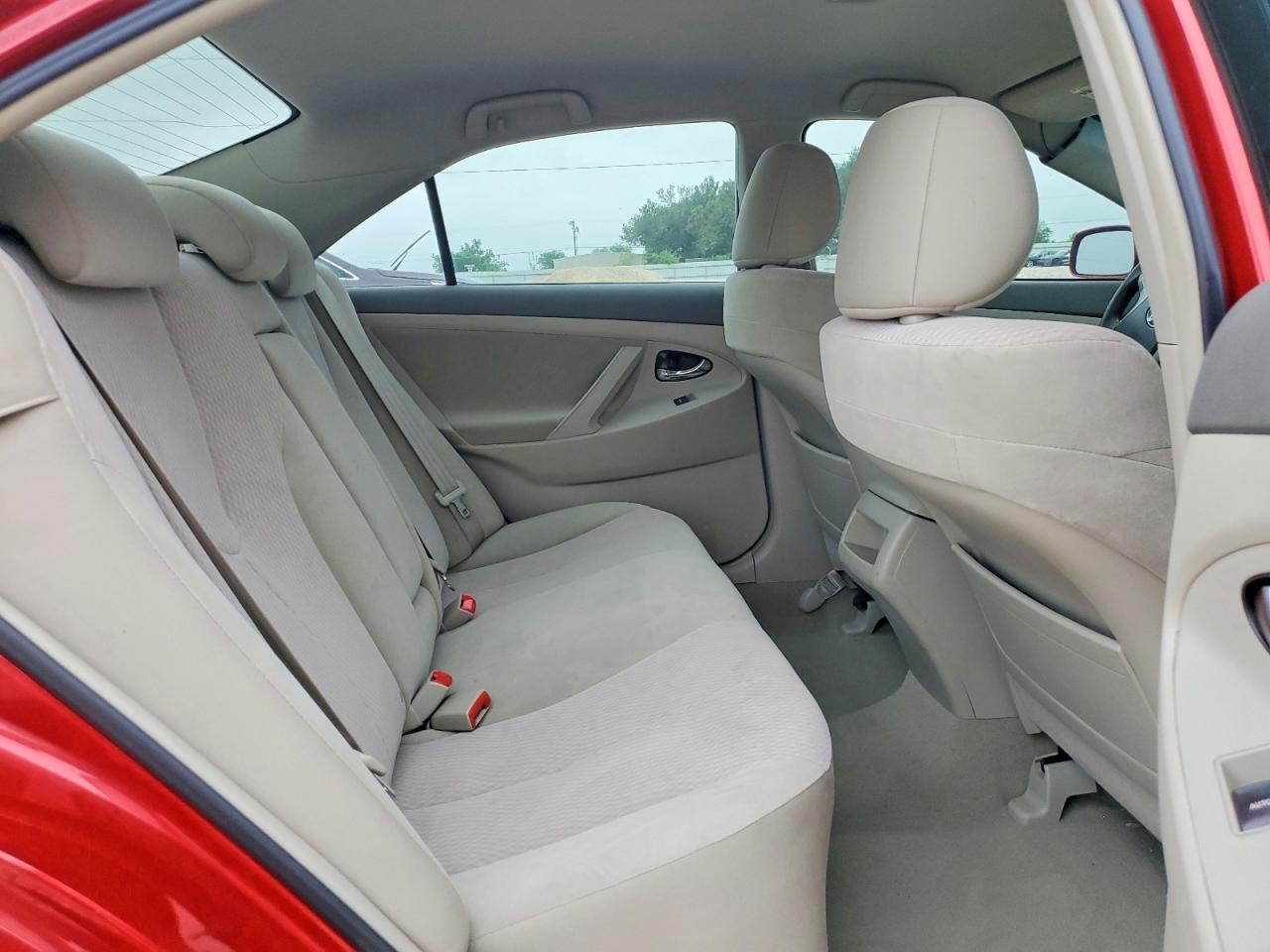 2011 TOYOTA CAMRY photo 28