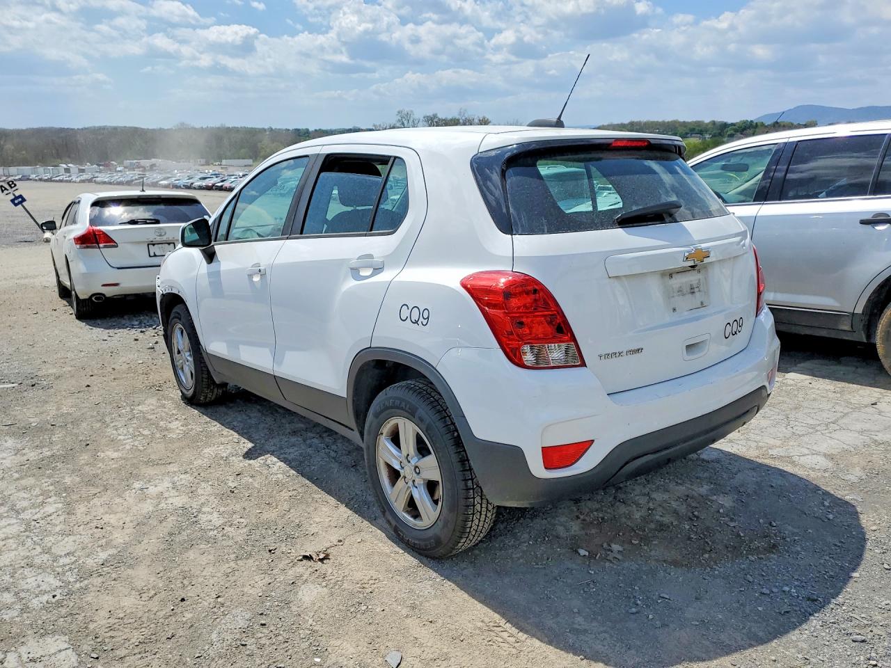 2019 CHEVROLET TRAX LS photo 4