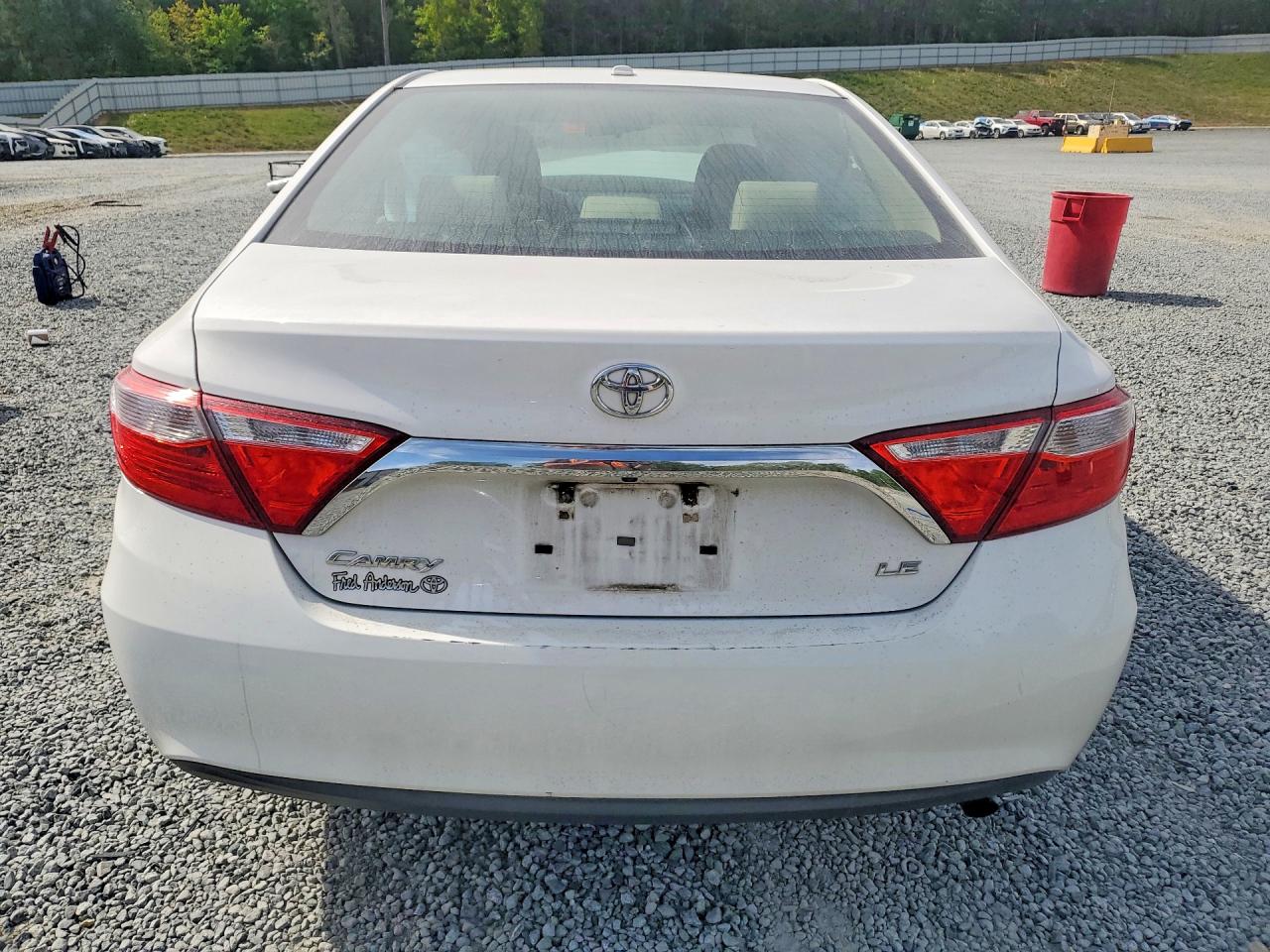 2016 TOYOTA CAMRY LE photo 16