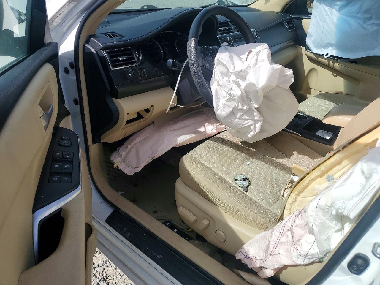 2016 TOYOTA CAMRY LE photo 22