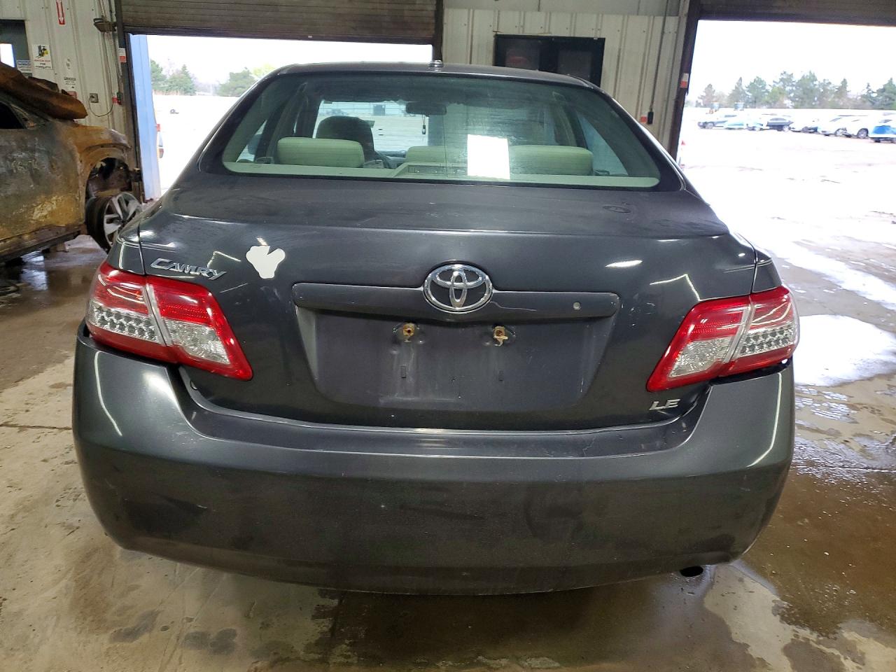 2011 TOYOTA CAMRY LE photo 11