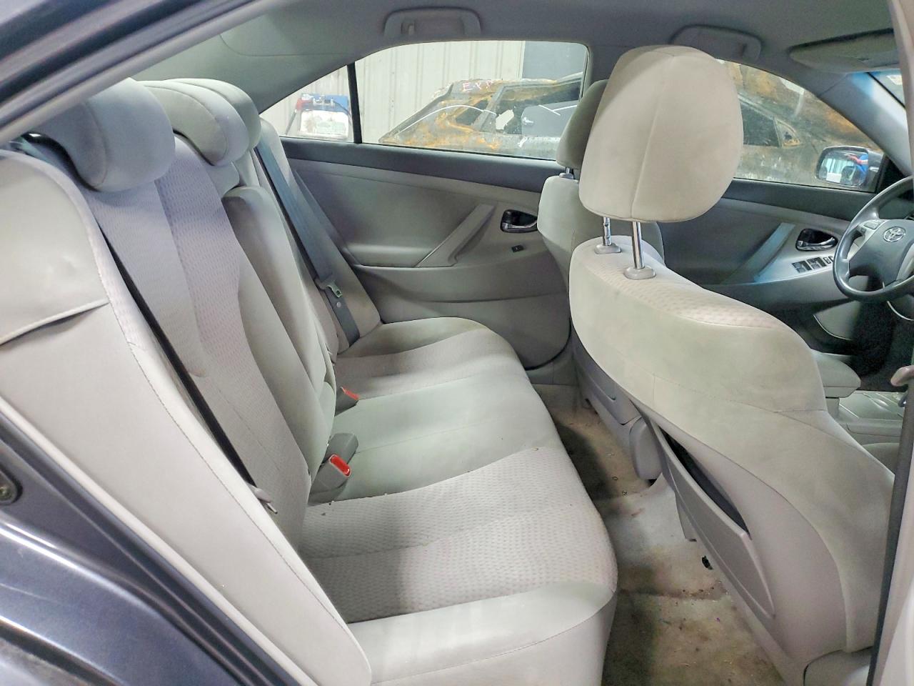 2011 TOYOTA CAMRY LE photo 19
