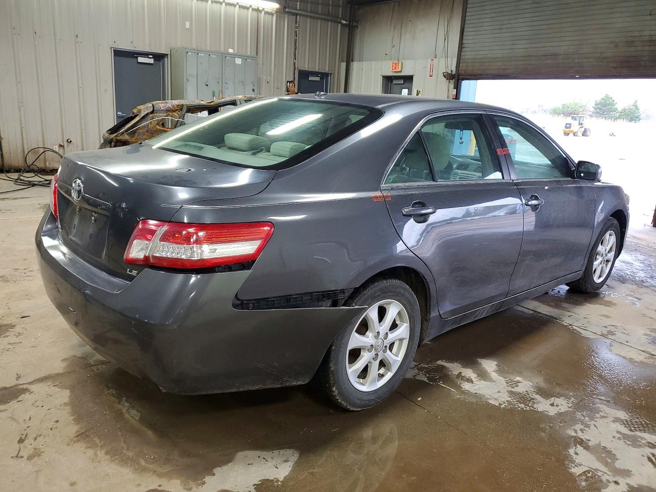 2011 TOYOTA CAMRY LE photo 5