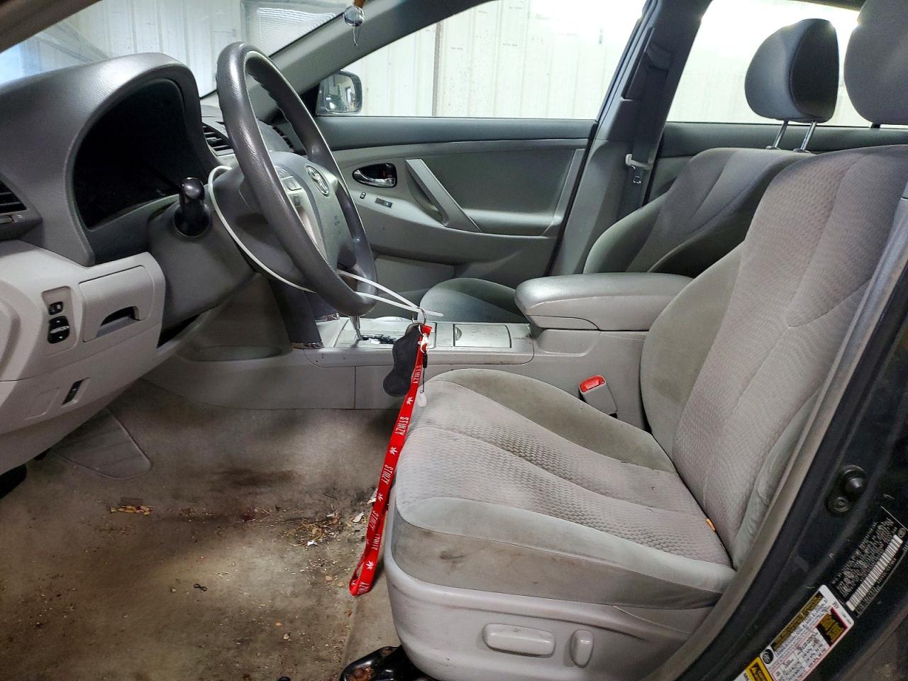 2011 TOYOTA CAMRY LE photo 13