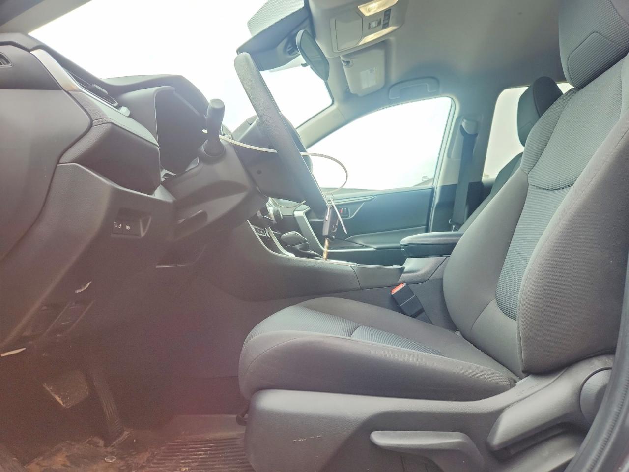 2022 TOYOTA RAV4 LE photo 7