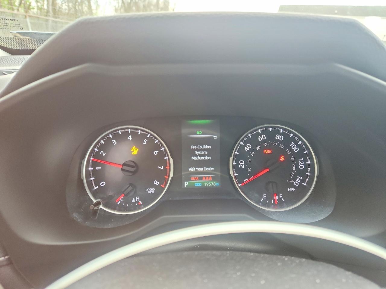 2022 TOYOTA RAV4 LE photo 9