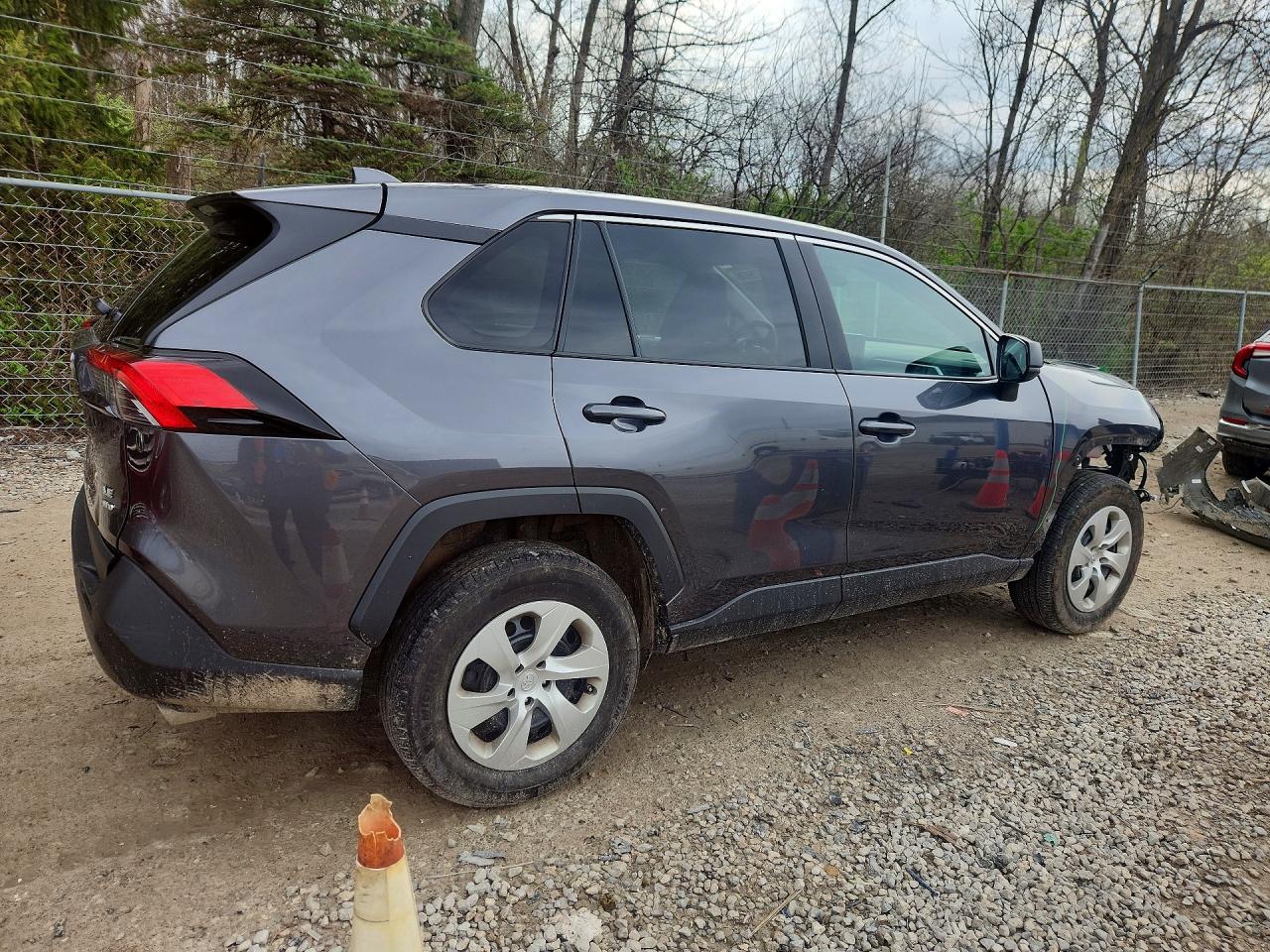 2022 TOYOTA RAV4 LE photo 3