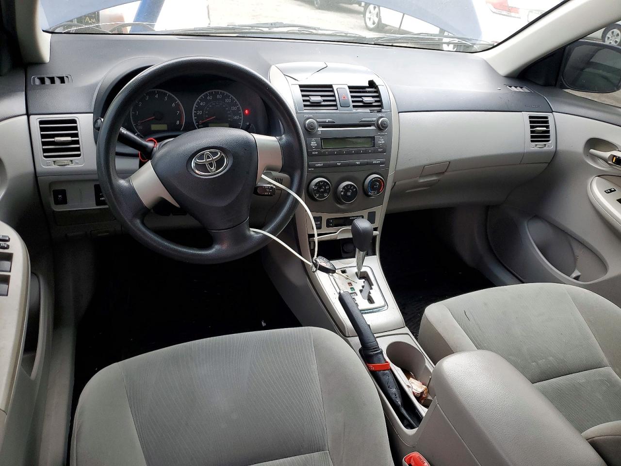 2011 TOYOTA COROLLA LE photo 15
