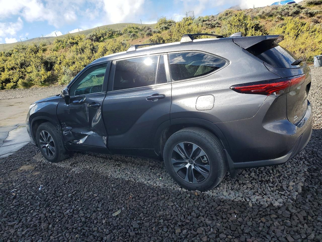 2023 TOYOTA HIGHLANDER XLE photo 4