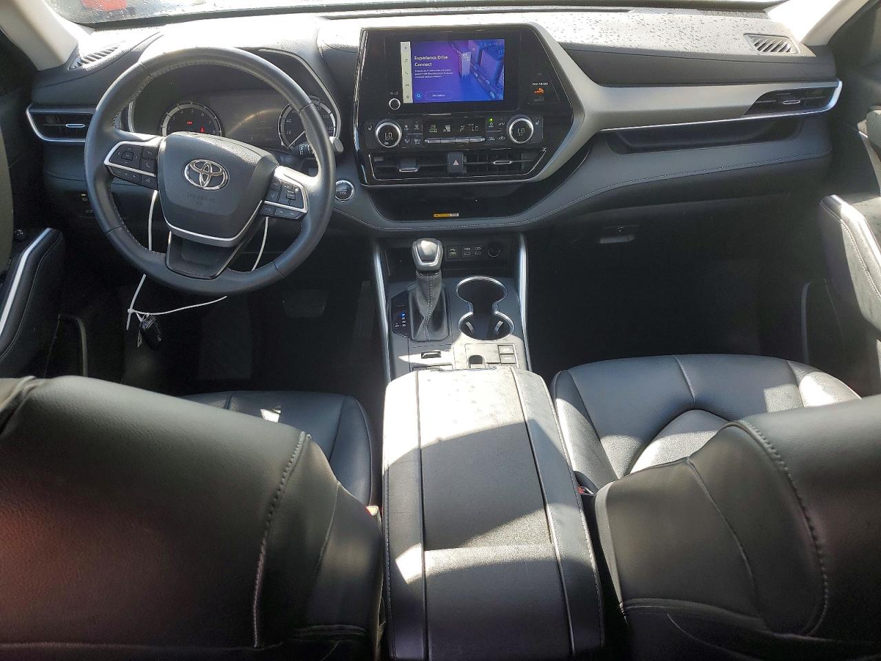 2023 TOYOTA HIGHLANDER XLE photo 22