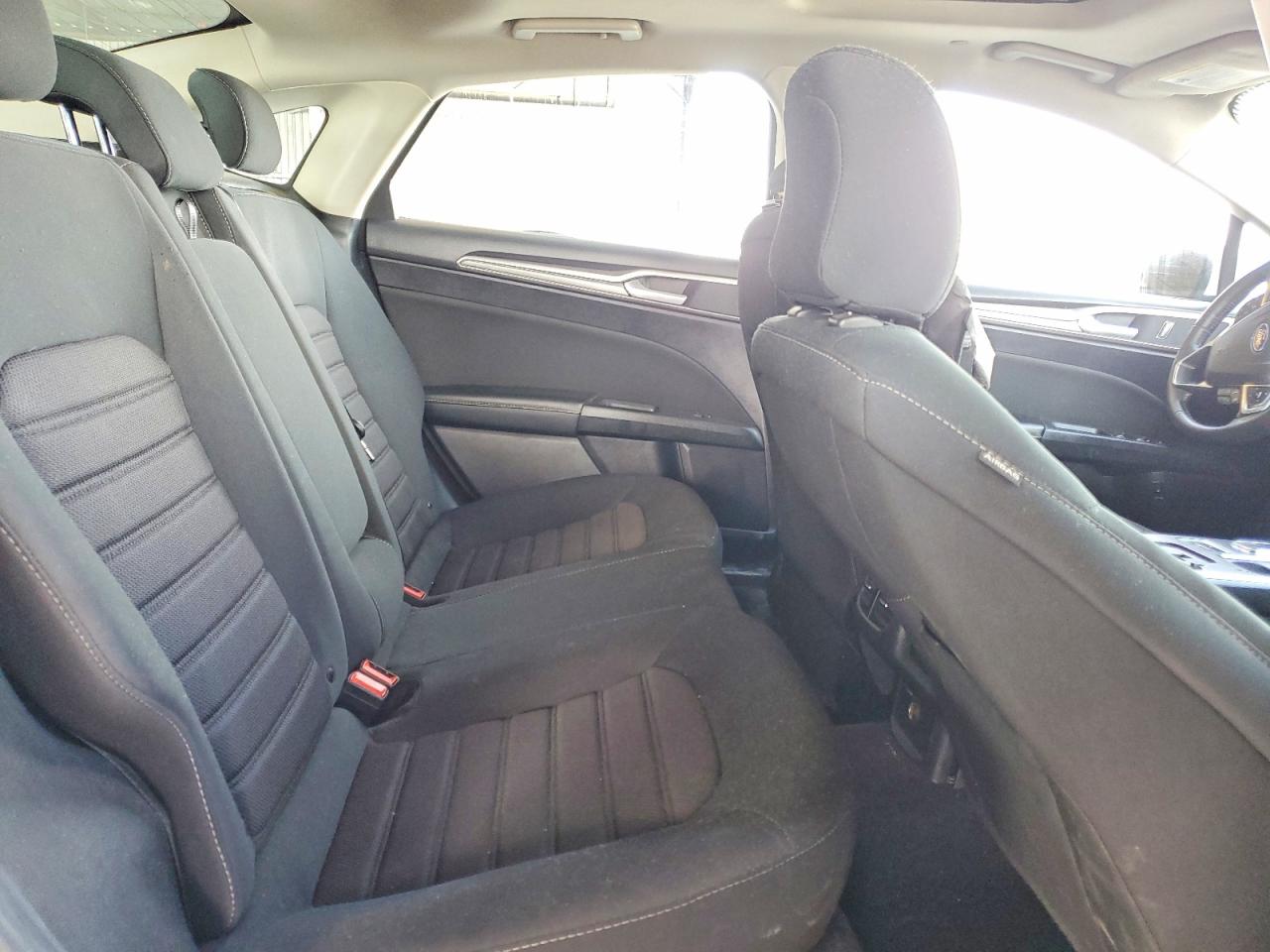 2020 FORD FUSION SE photo 28