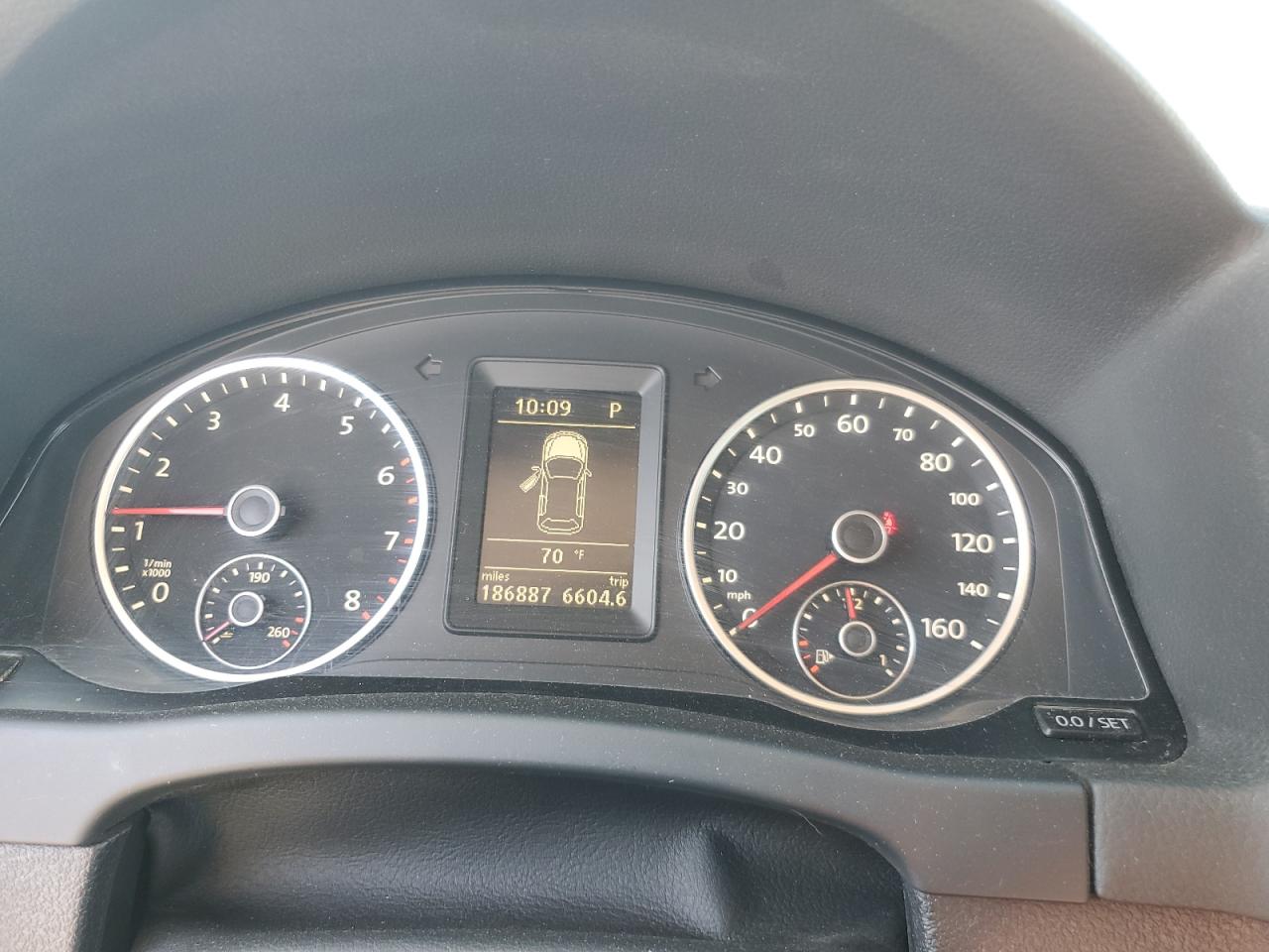 2011 VOLKSWAGEN TIGUAN S photo 17