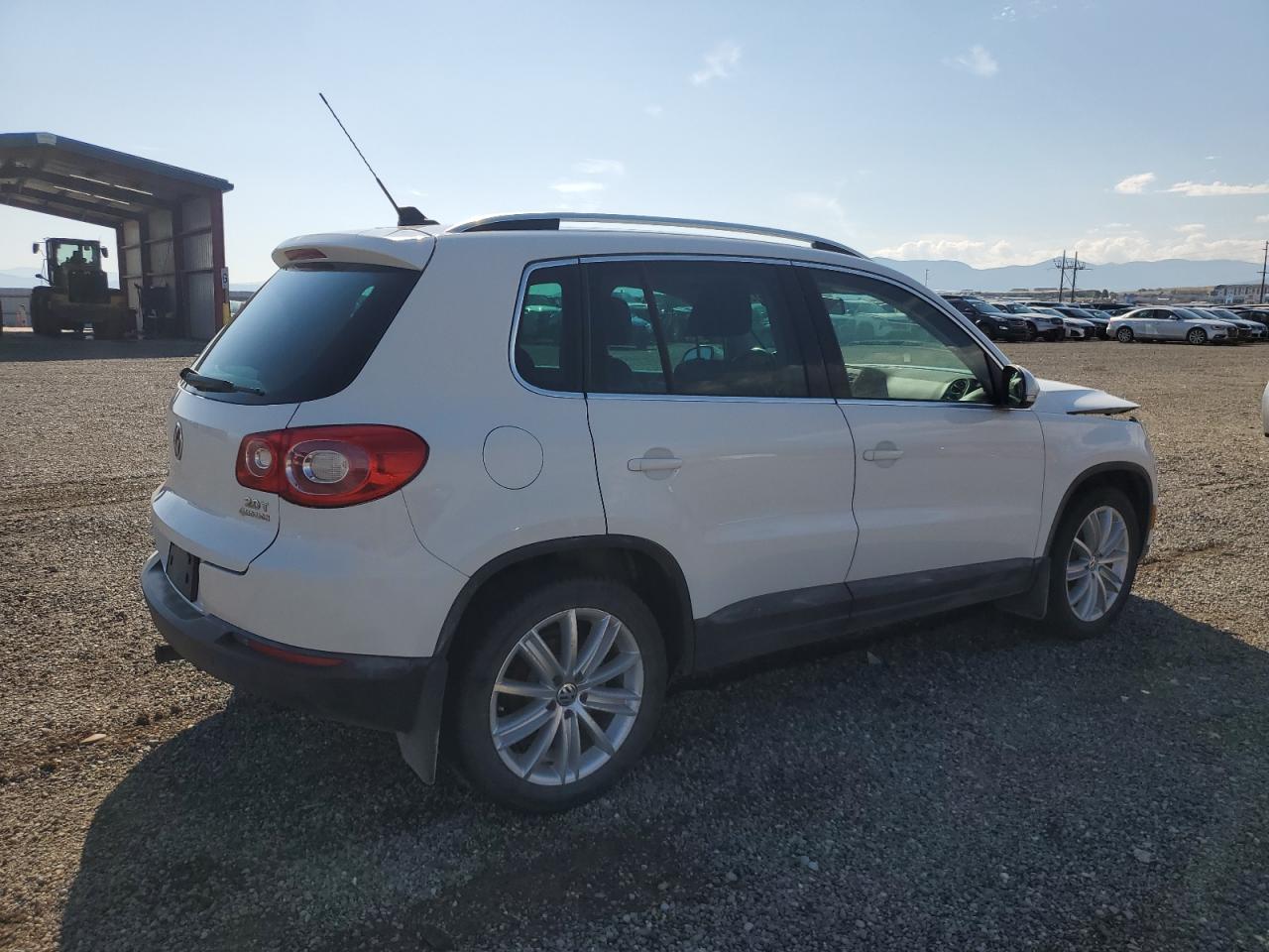 2011 VOLKSWAGEN TIGUAN S photo 5