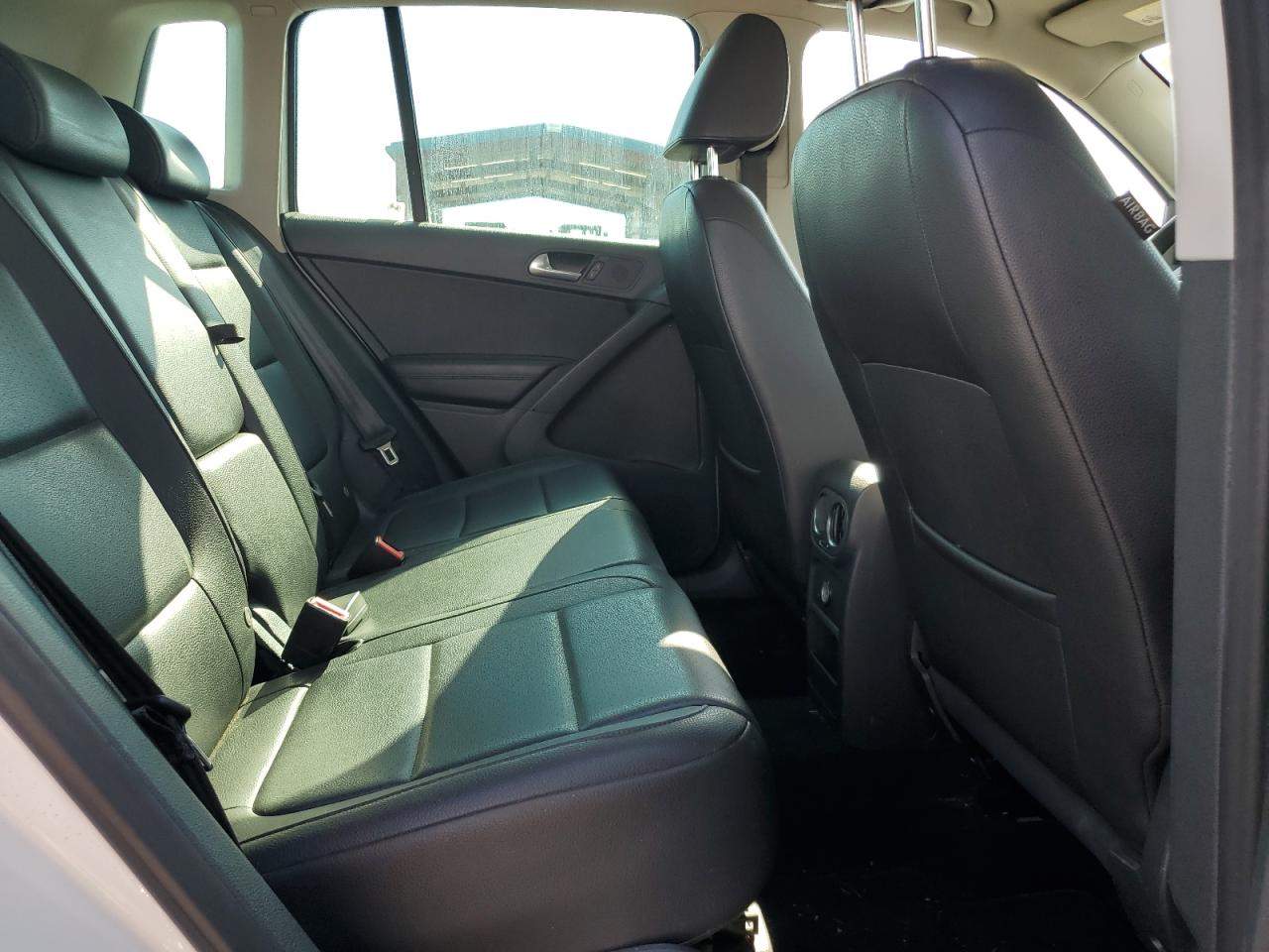 2011 VOLKSWAGEN TIGUAN S photo 21