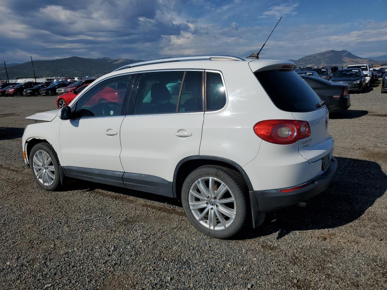 2011 VOLKSWAGEN TIGUAN S photo 3