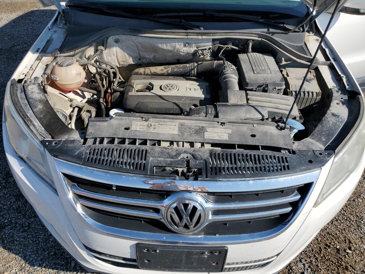 2011 VOLKSWAGEN TIGUAN S photo 23