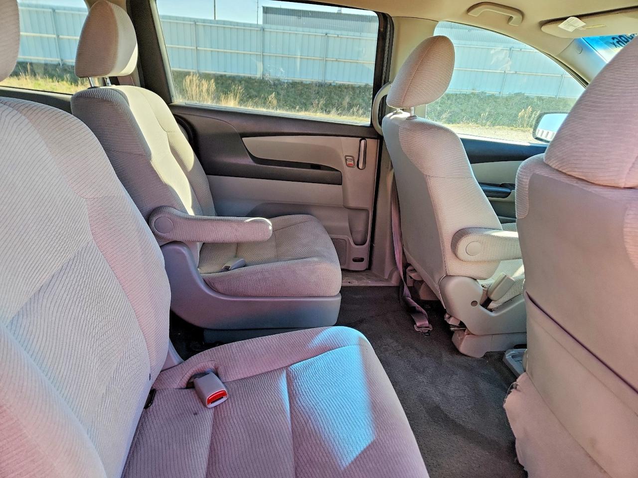 2012 HONDA ODYSSEY LX photo 21