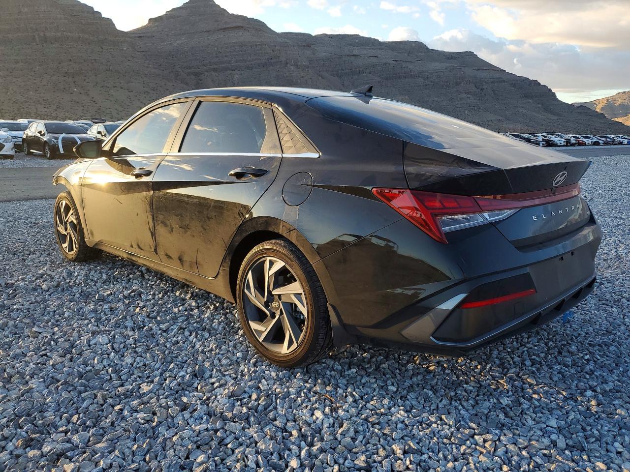 2025 HYUNDAI ELANTRA LIMITED photo 3