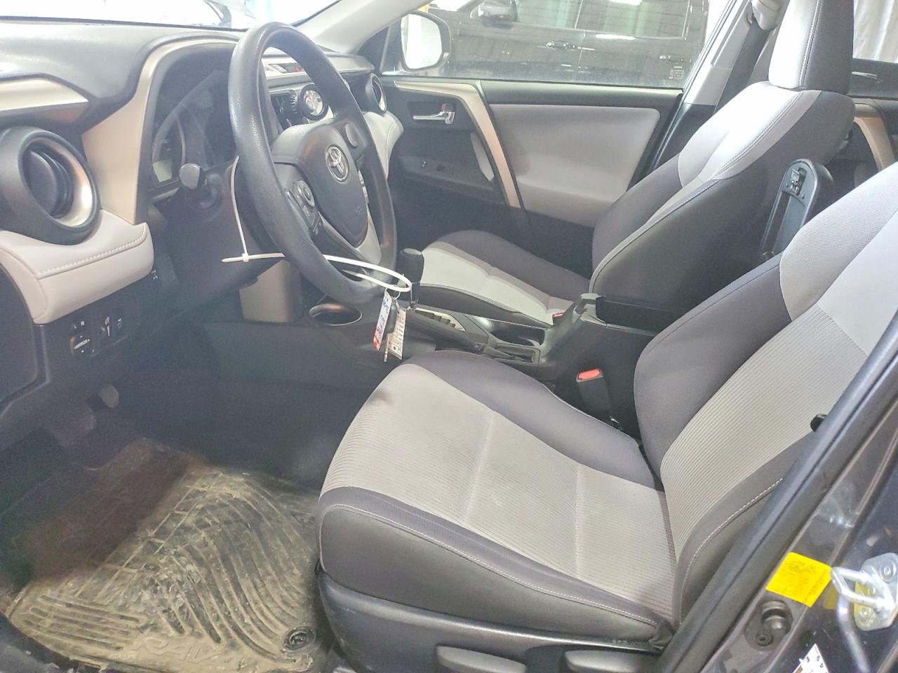 2015 TOYOTA RAV4 XLE photo 13