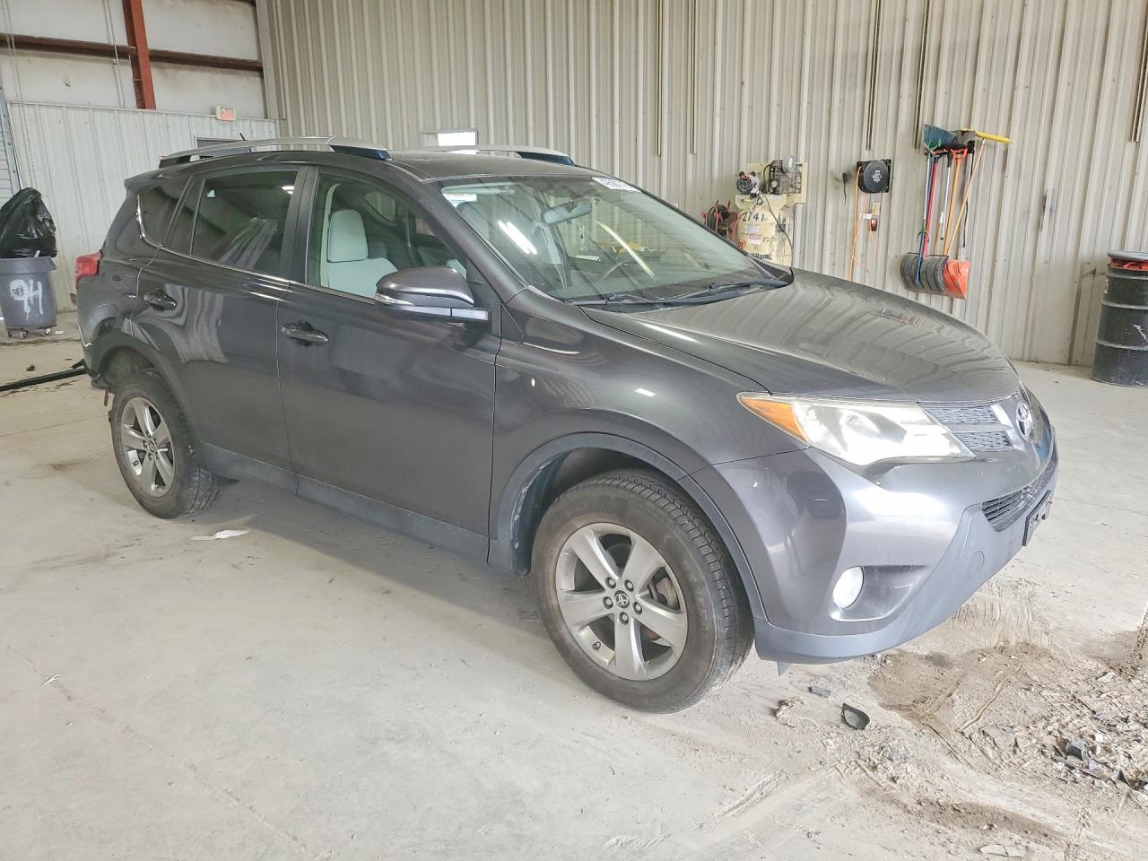 2015 TOYOTA RAV4 XLE photo 7