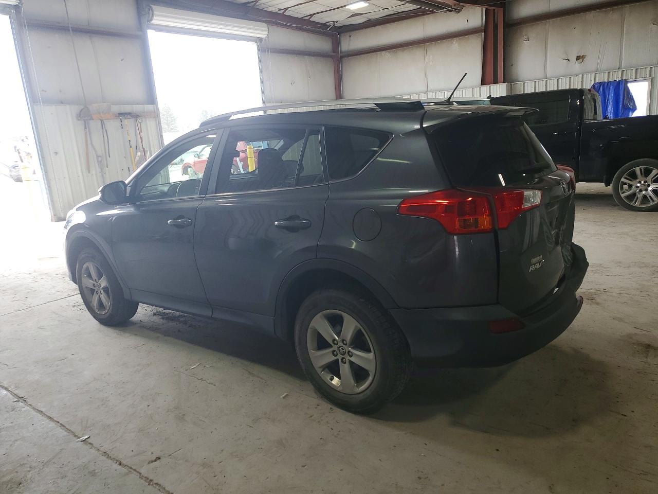 2015 TOYOTA RAV4 XLE photo 3