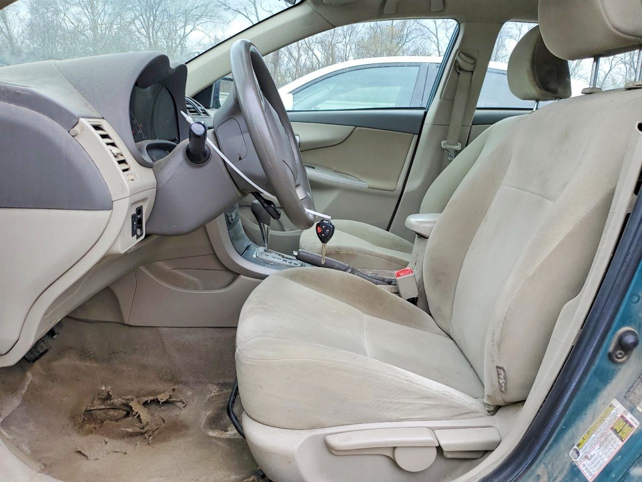 2010 TOYOTA COROLLA LE photo 13