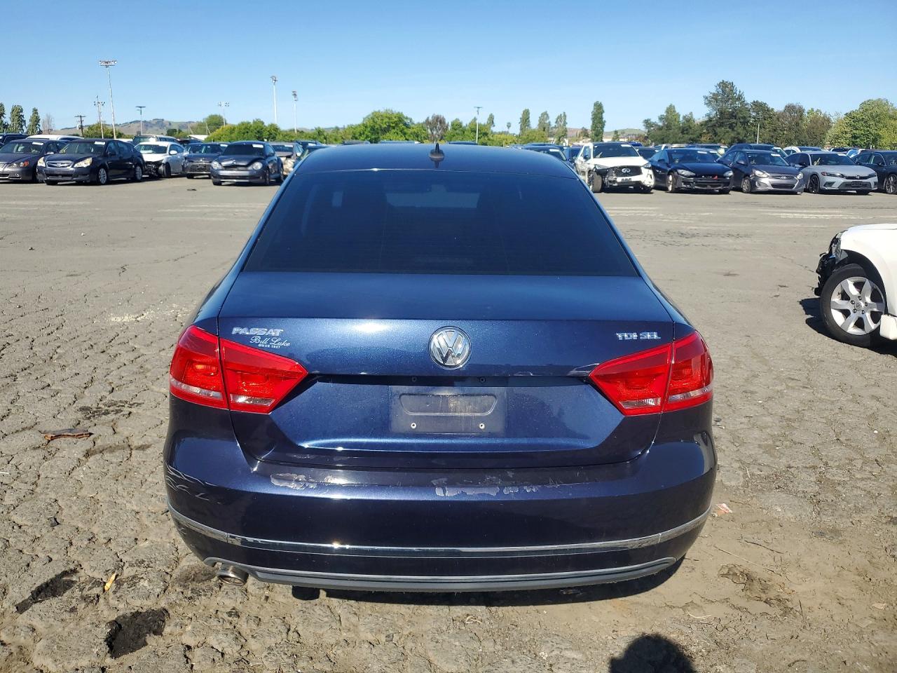 2015 VOLKSWAGEN PASSAT SEL photo 11
