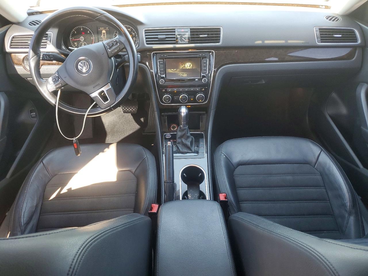 2015 VOLKSWAGEN PASSAT SEL photo 15