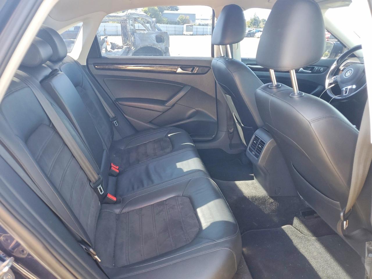2015 VOLKSWAGEN PASSAT SEL photo 19