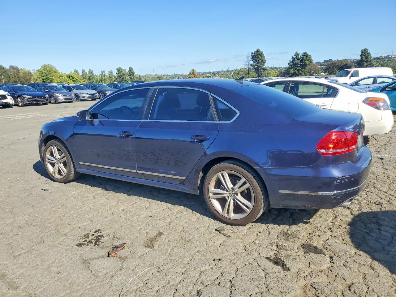 2015 VOLKSWAGEN PASSAT SEL photo 3