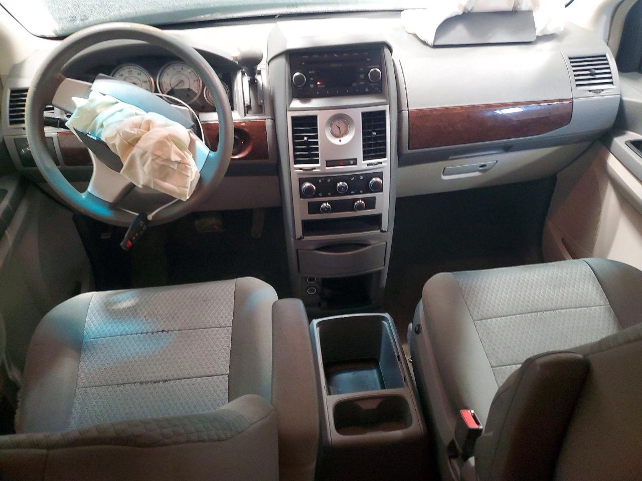 2010 CHRYSLER TOWN & COUNTRY LX photo 15