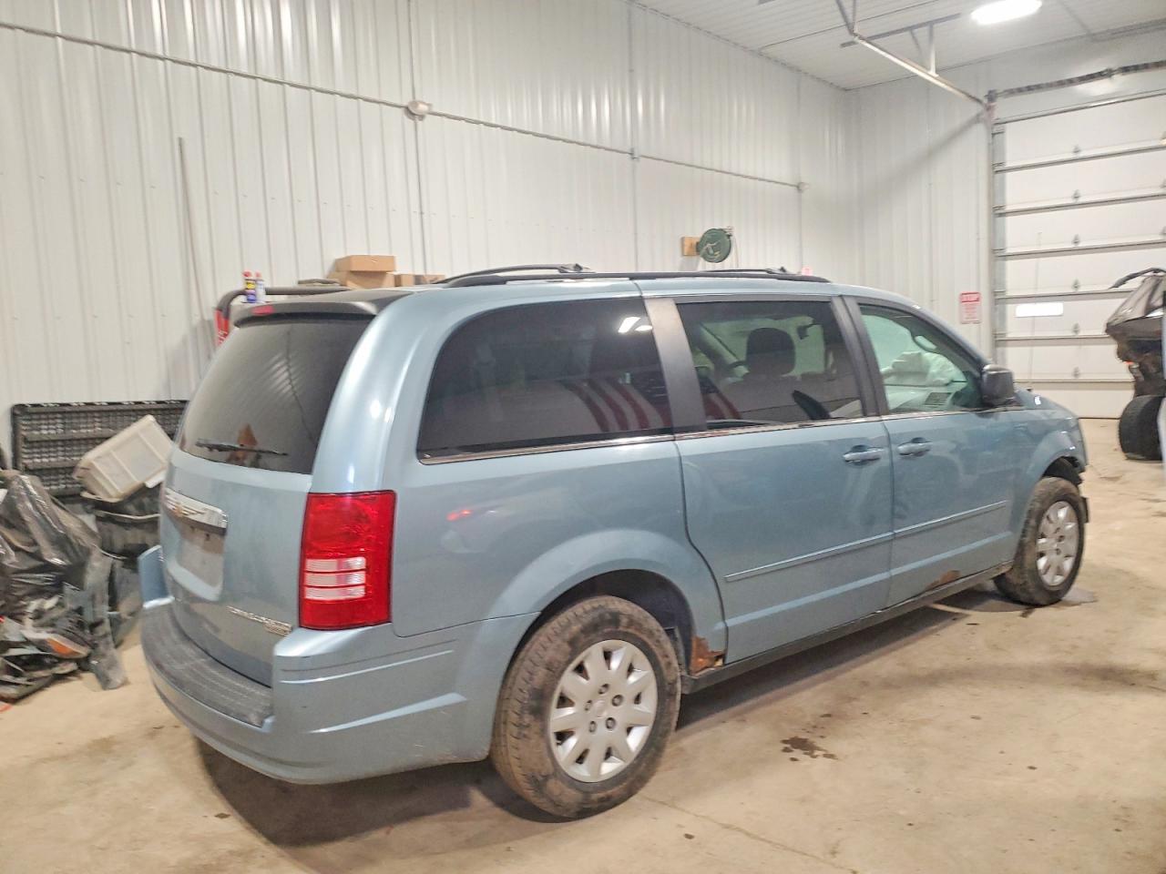2010 CHRYSLER TOWN & COUNTRY LX photo 5