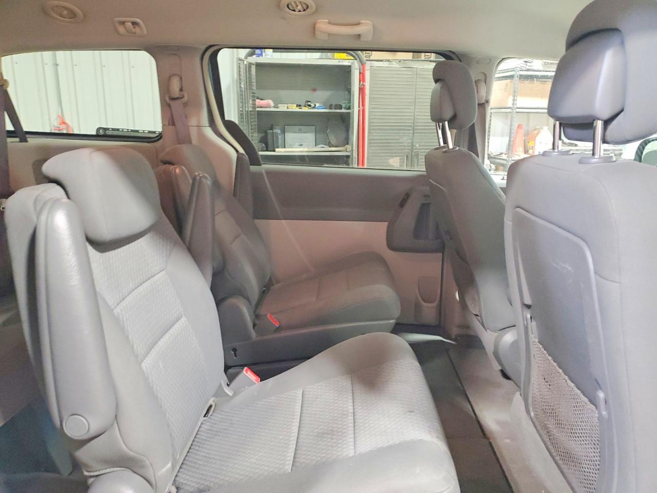 2010 CHRYSLER TOWN & COUNTRY LX photo 21