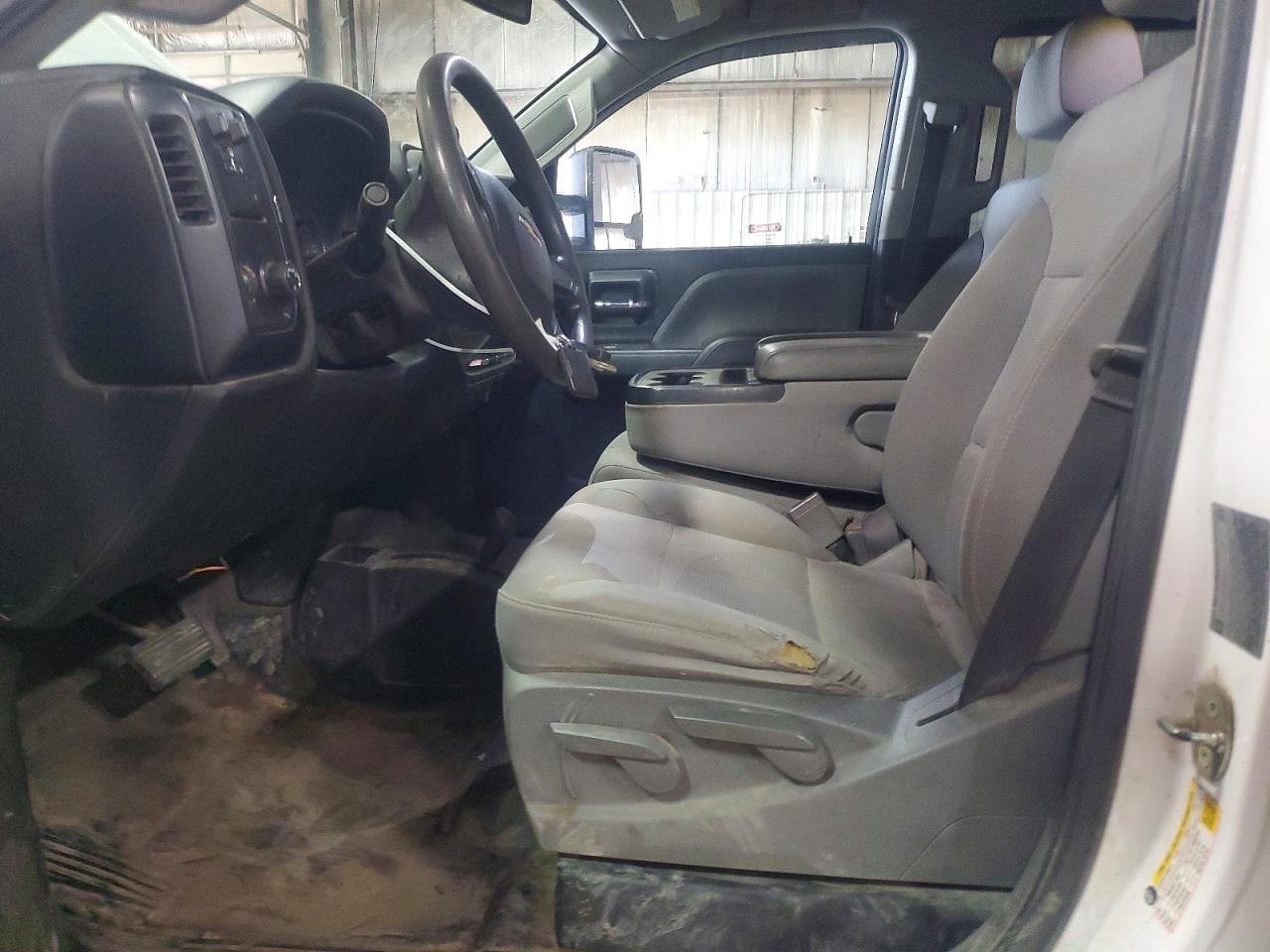 2017 CHEVROLET SILVERADO photo 7