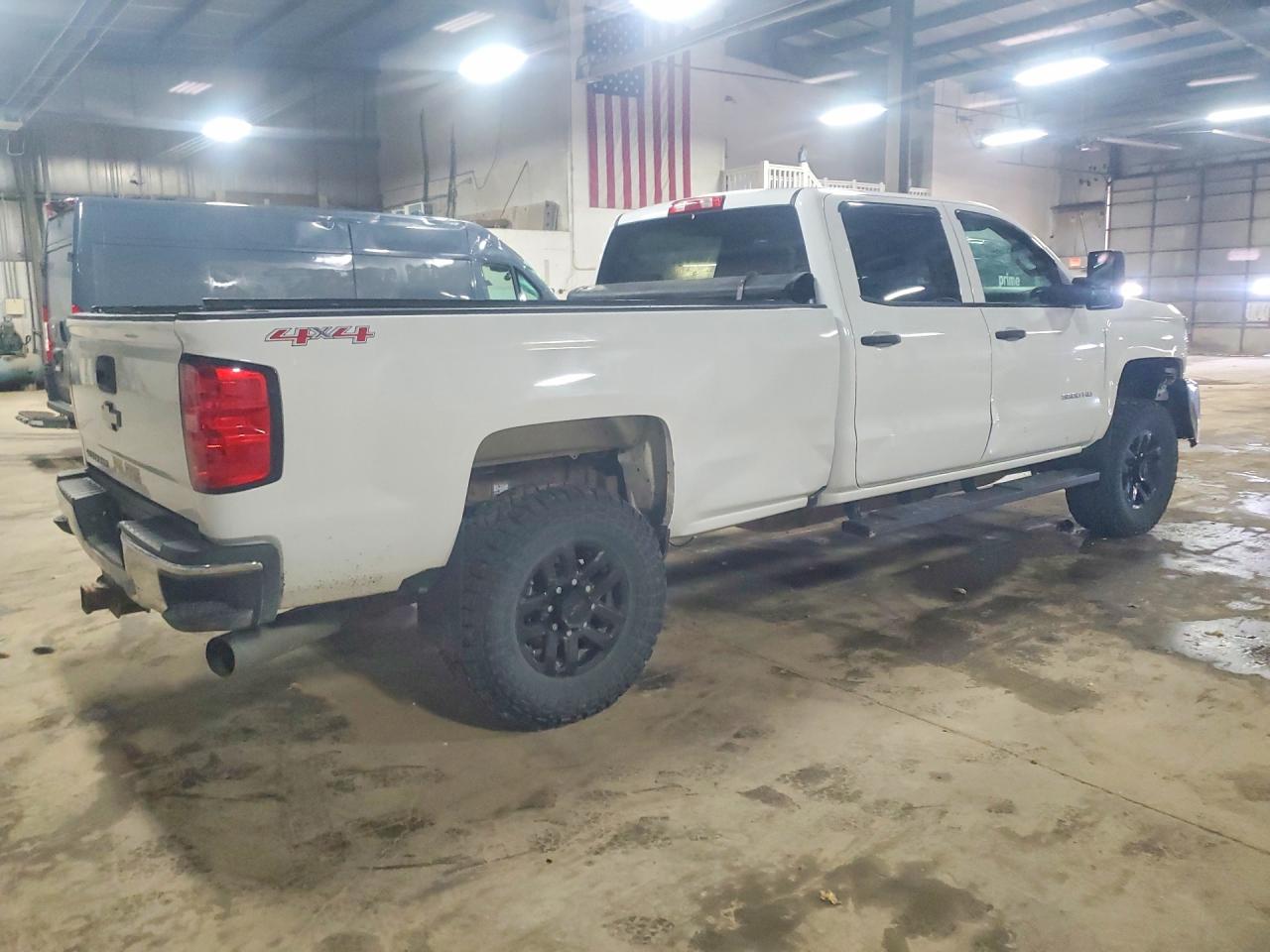 2017 CHEVROLET SILVERADO photo 3