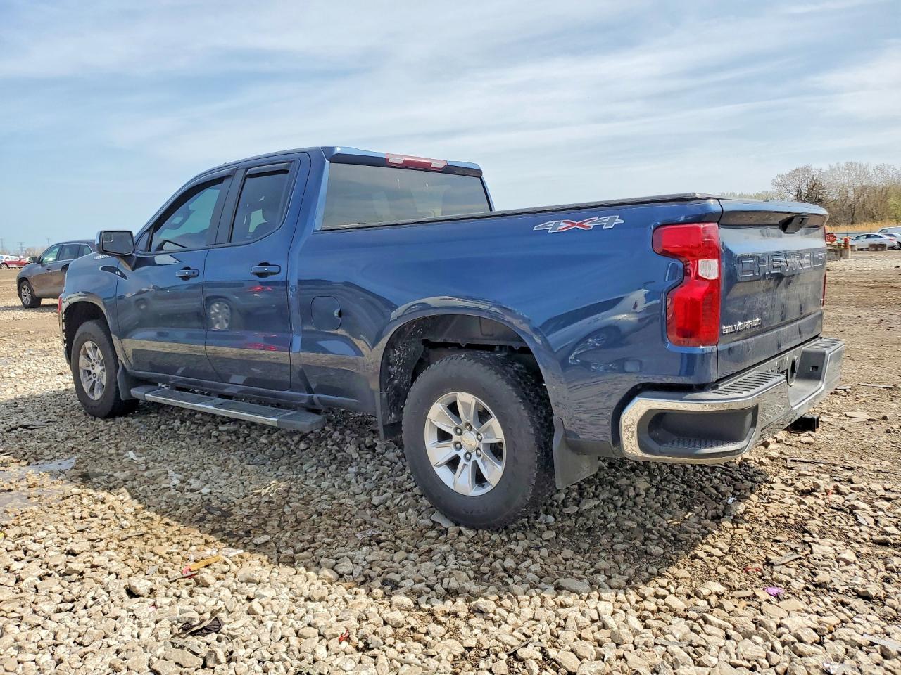 2019 CHEVROLET SILVERADO K1500 LT photo 4
