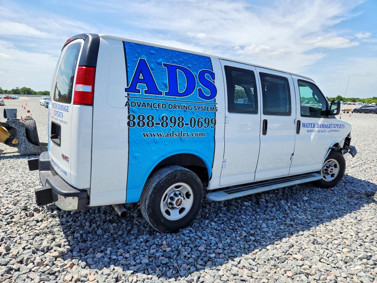 2024 GMC SAVANA G2500 photo 7
