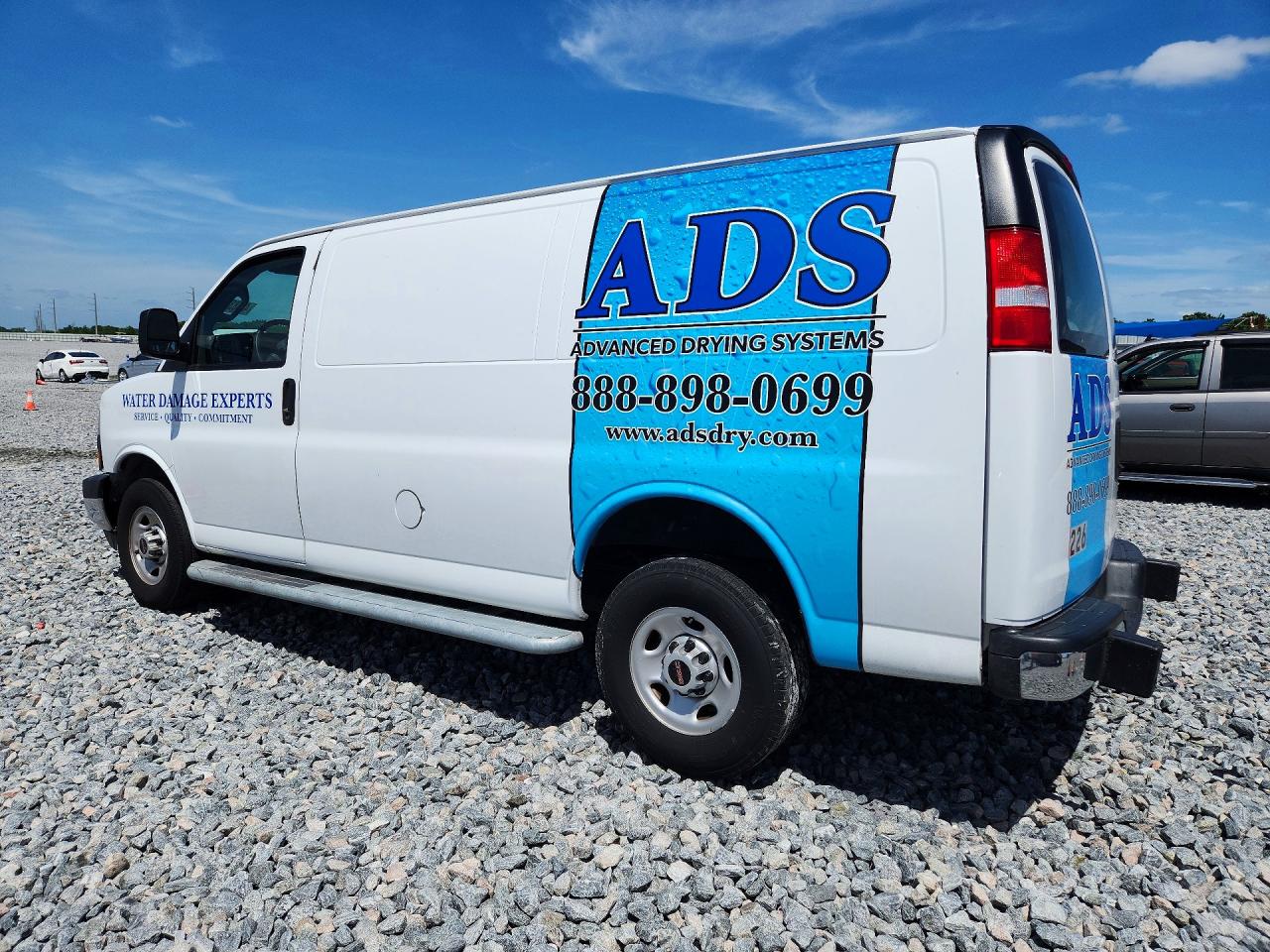 2024 GMC SAVANA G2500 photo 4